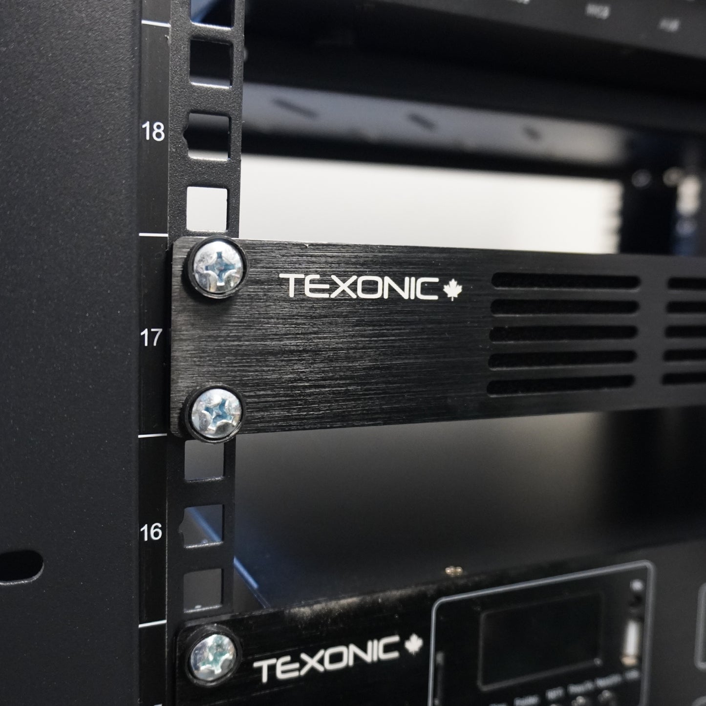 TEXONIC MC-2120 Digital Class-D Power Amplifier – 120W x 2, 70V/8Ω, High-Efficiency Dual-Channel Amplifier for Commercial Audio & Public Address Systems